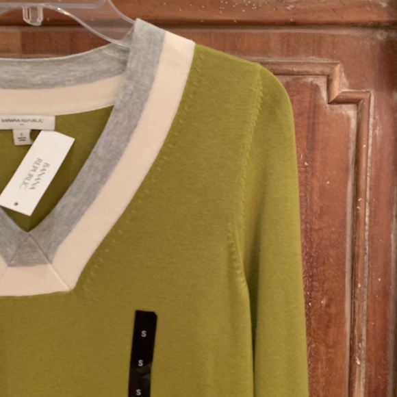 Banana Republic Cotton Blend V-Neck Sweater Size Small - Picture 3 of 8